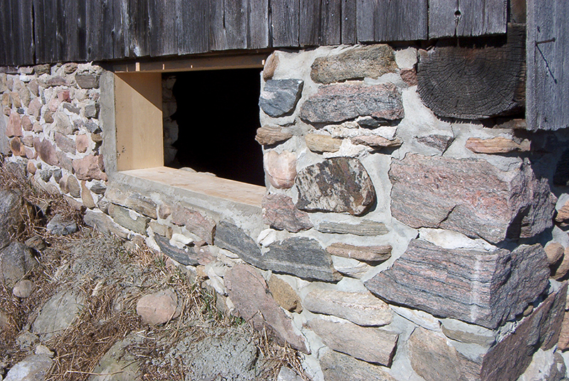 perfect horse barn, renovating horse barn, horse barn makeover, horse bank barn, dutch masters construction, horse tack room, horse feed room, horse wash stall, horse barn rubber mats 