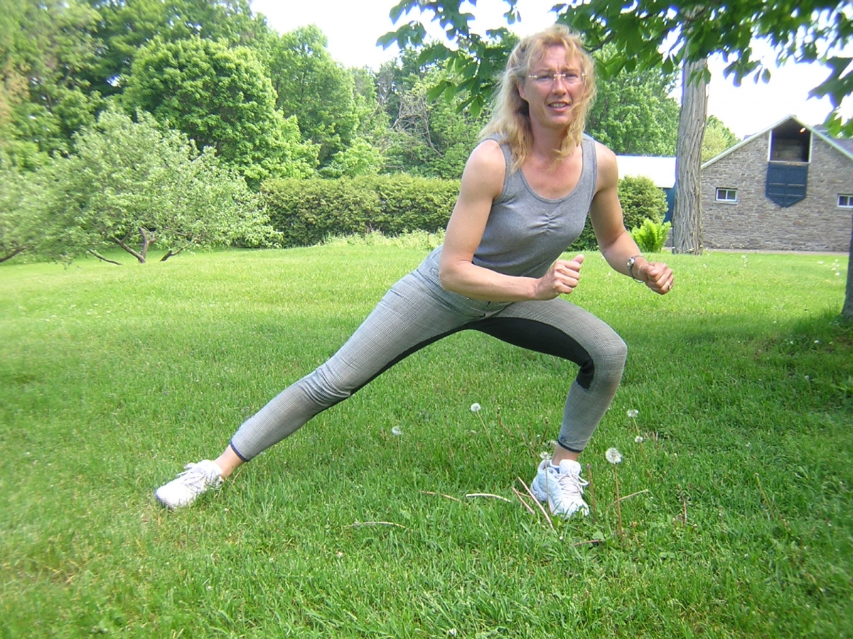 Pre horse Ride Stretches, Equestrians stretches, horse riding warm-up exercises, Pre horse Ride Pectoral Stretch, Runner's Lunge