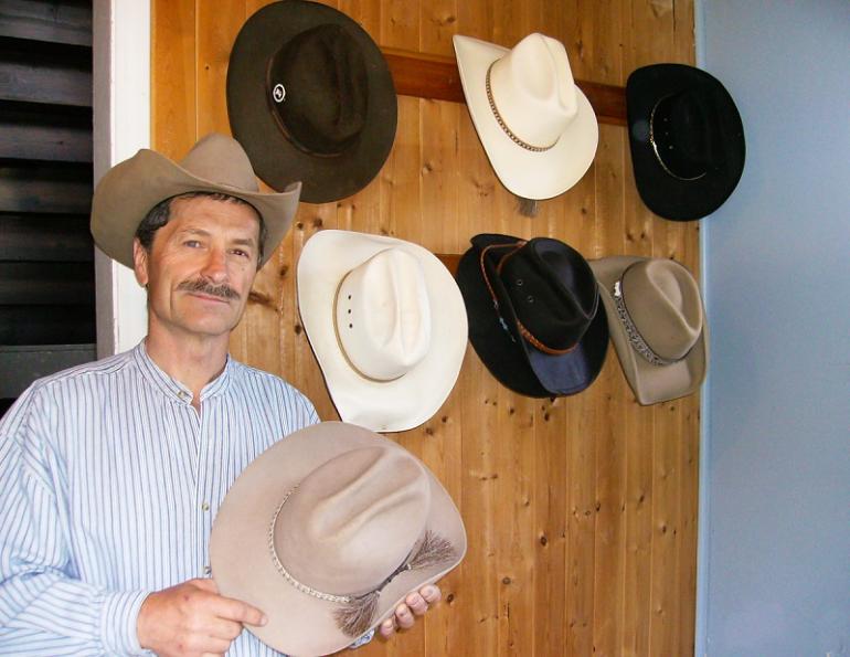 horse rider accessories for trail riders, benefits of waterproof horse rider gear, how to survive horse riding in the wilderness