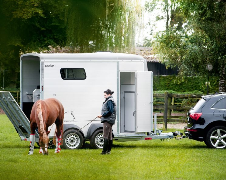 maple lane trailers, small horse trailer, horse trailers in ontario, buying a trailer for a small vehicle